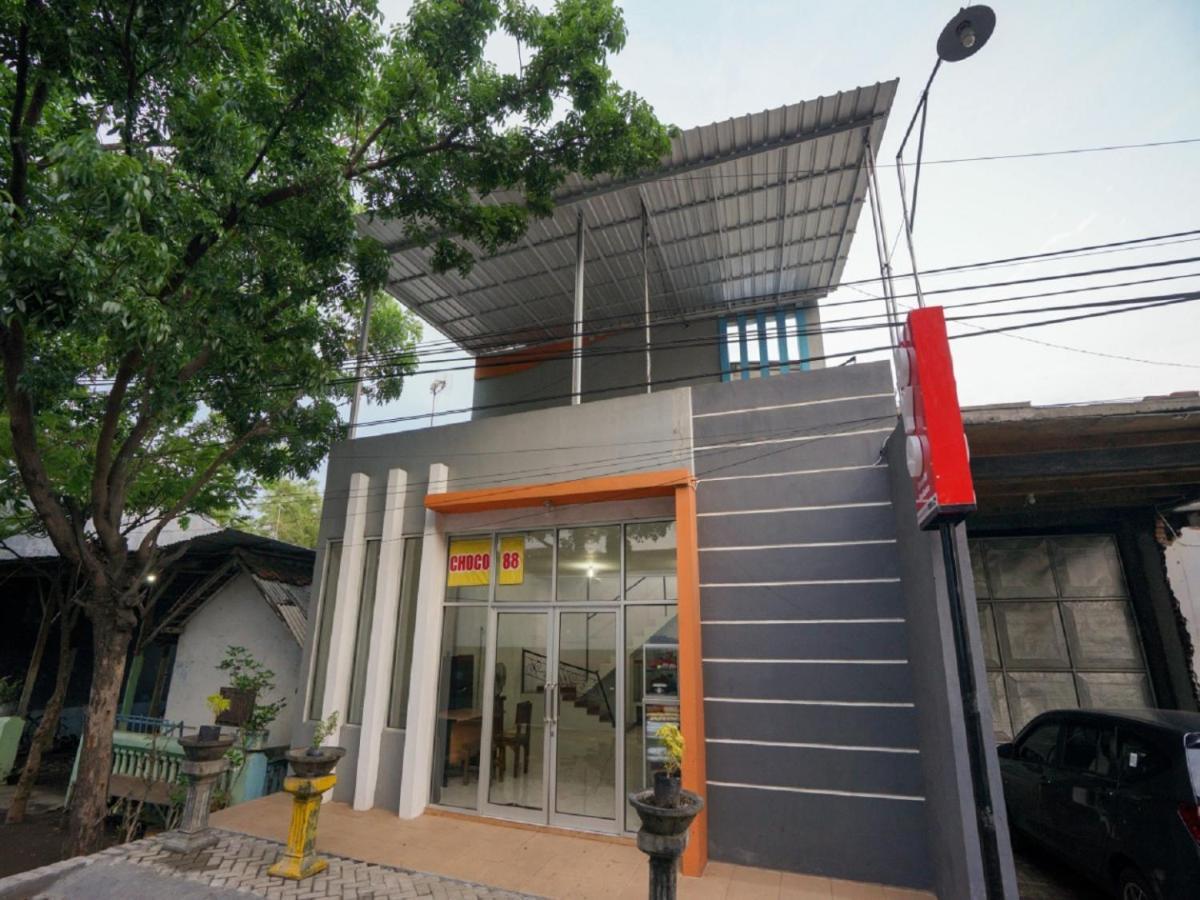 Oyo 2489 Choco 88 Residence Probolinggo Exterior photo